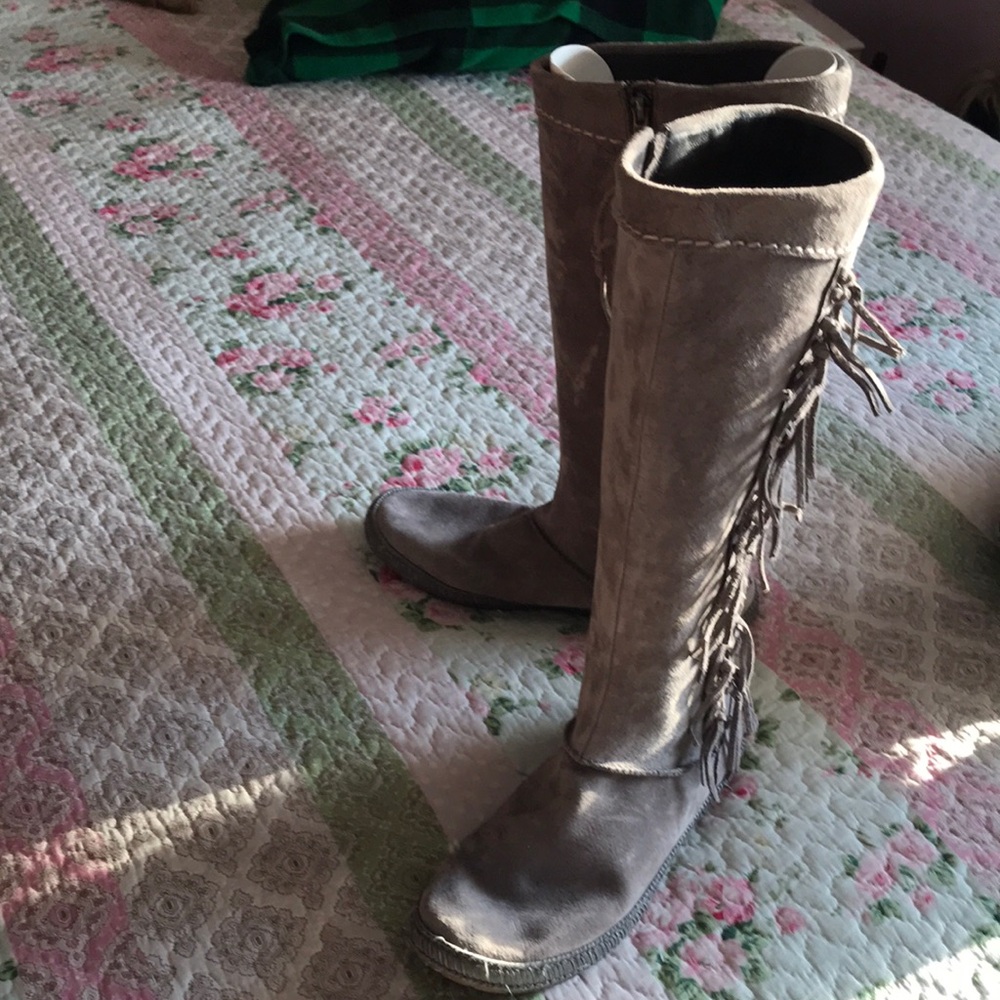 Ugg Dove Grey Suede Boots